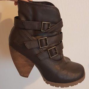 Brown fur-lined ankle boots (size 8), brand: Blowfish